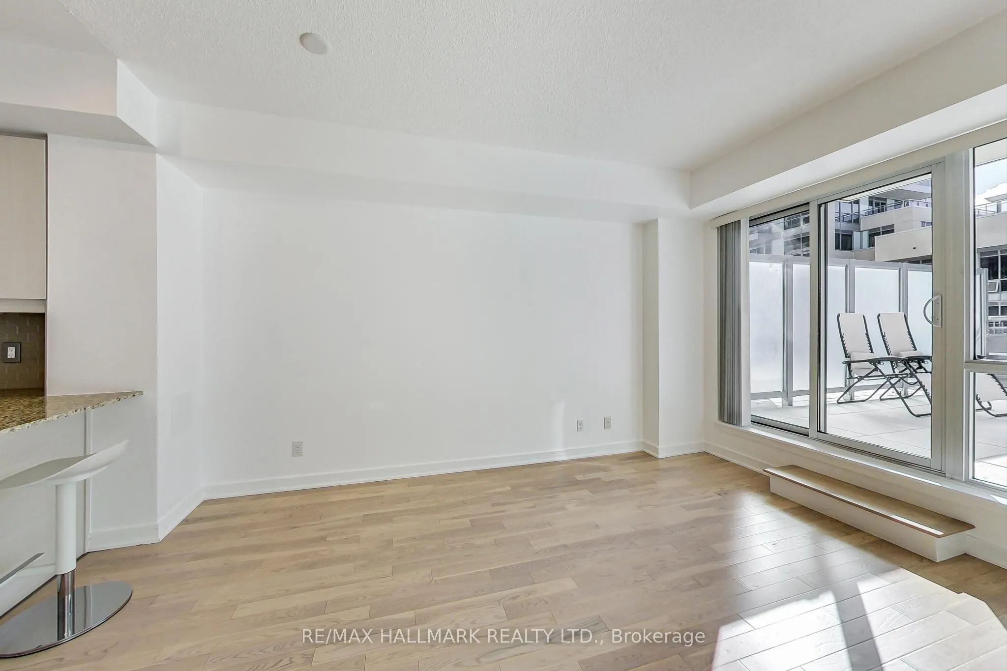 9201 Yonge Street, #706