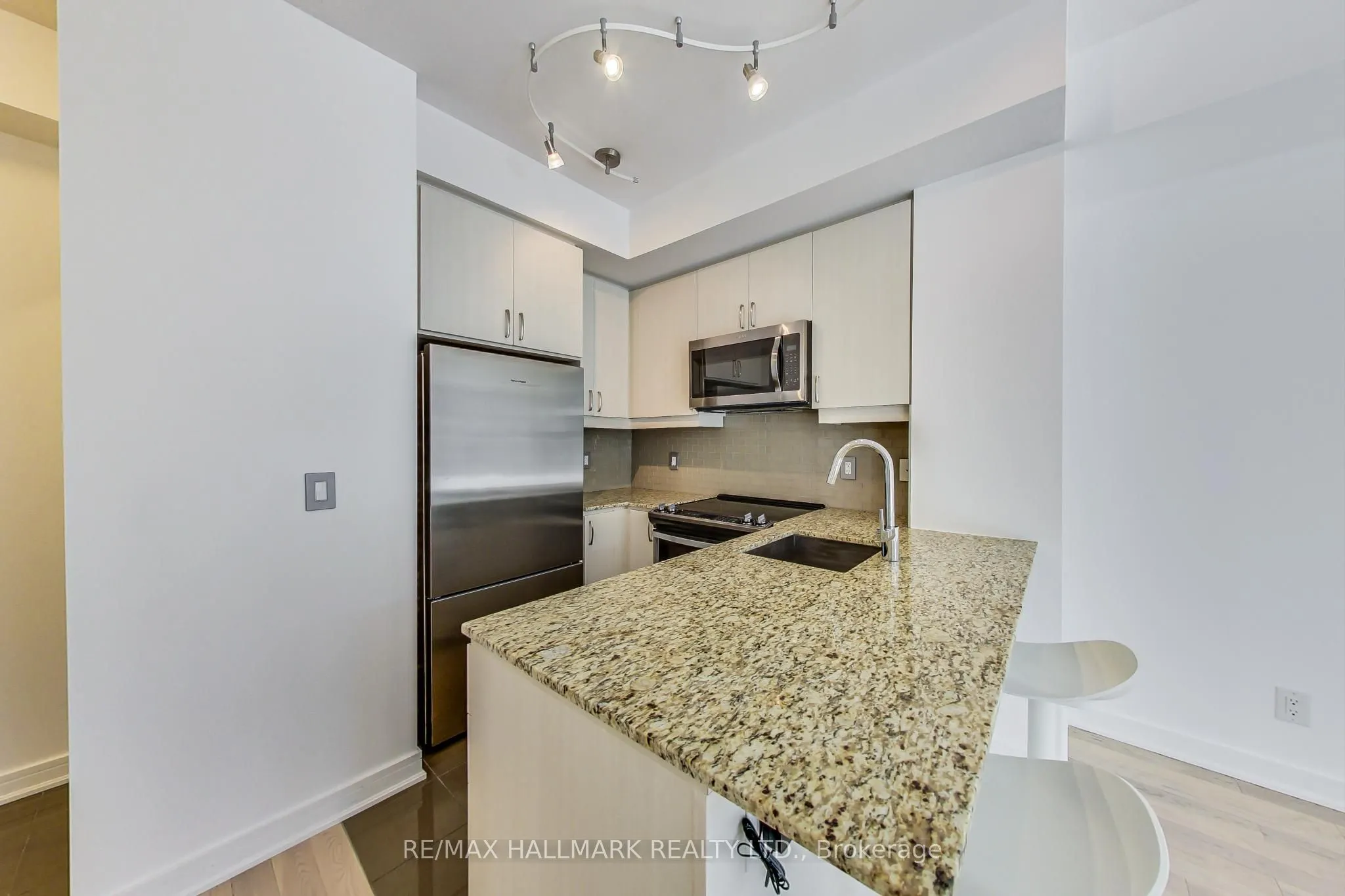 9201 Yonge Street, #706