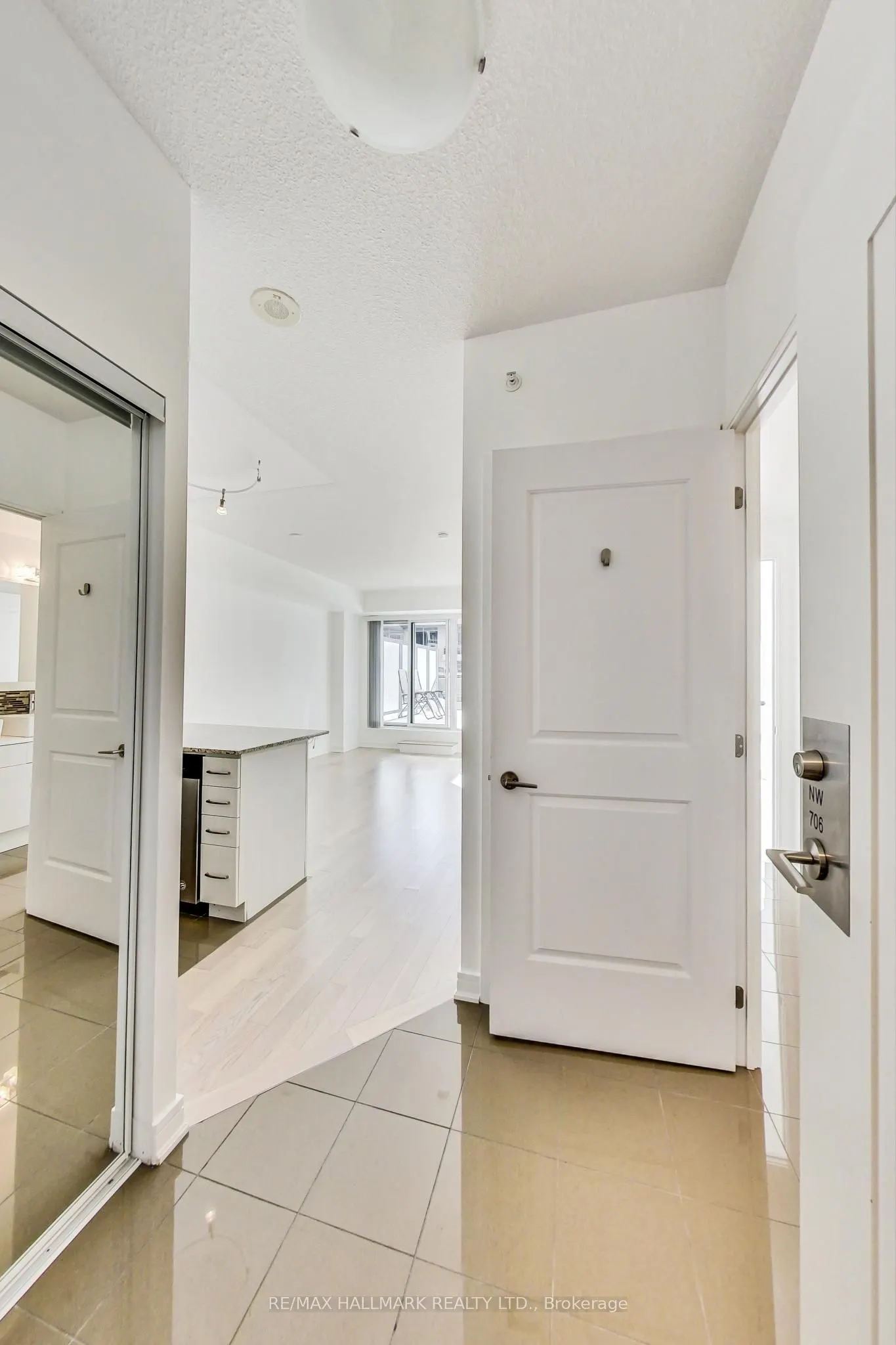 9201 Yonge Street, #706