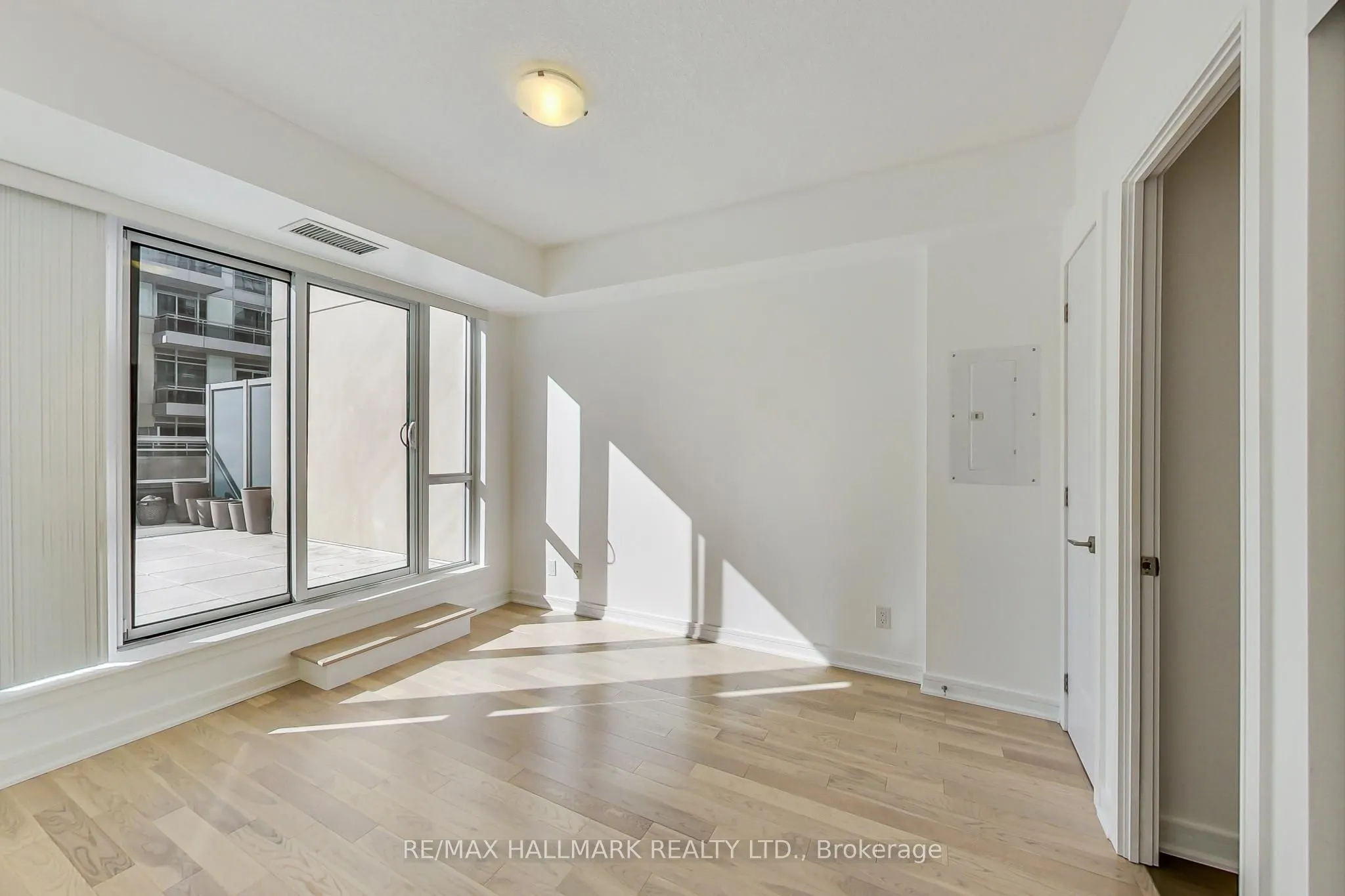 9201 Yonge Street, #706