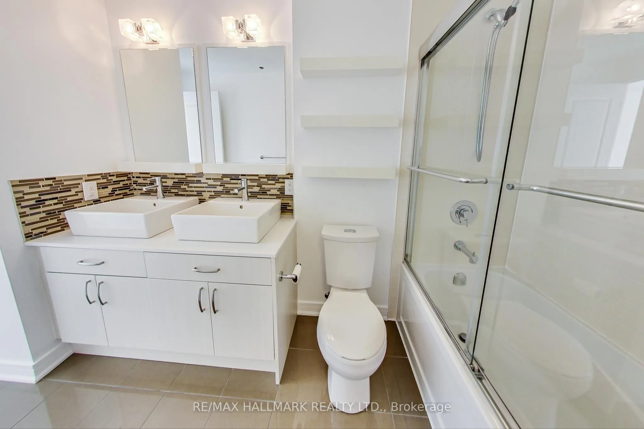 9201 Yonge Street, #706