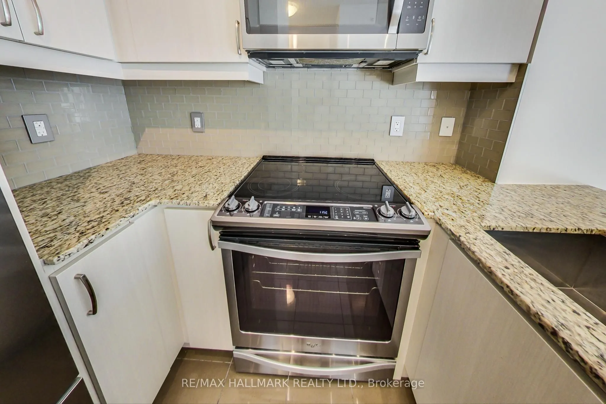 9201 Yonge Street, #706