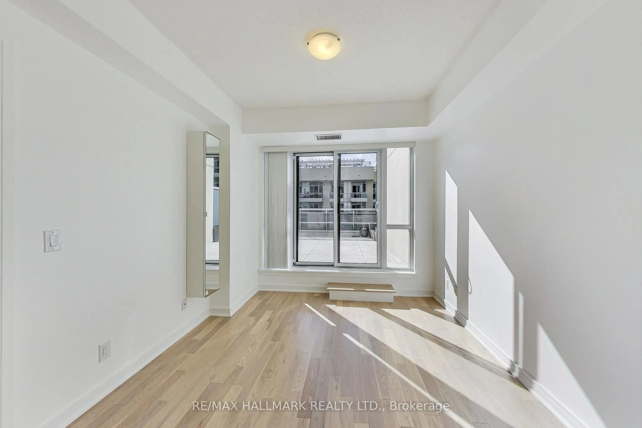 9201 Yonge Street, #706