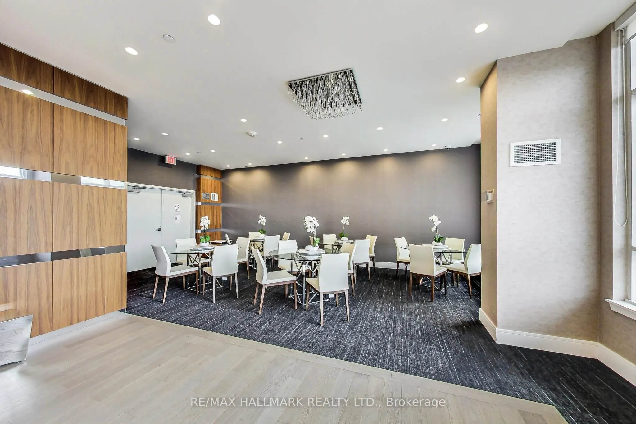 9201 Yonge Street, #706