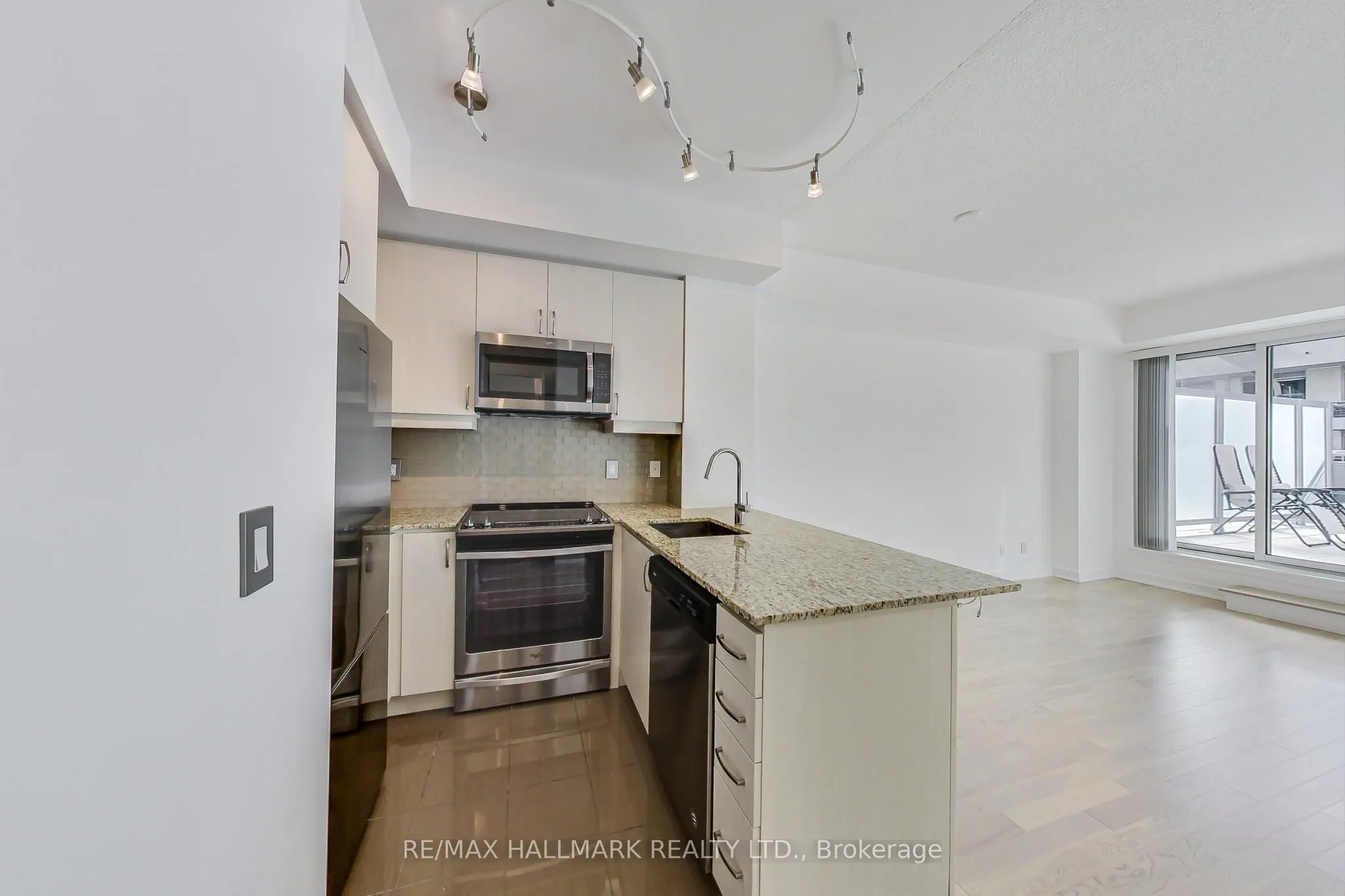 9201 Yonge Street, #706