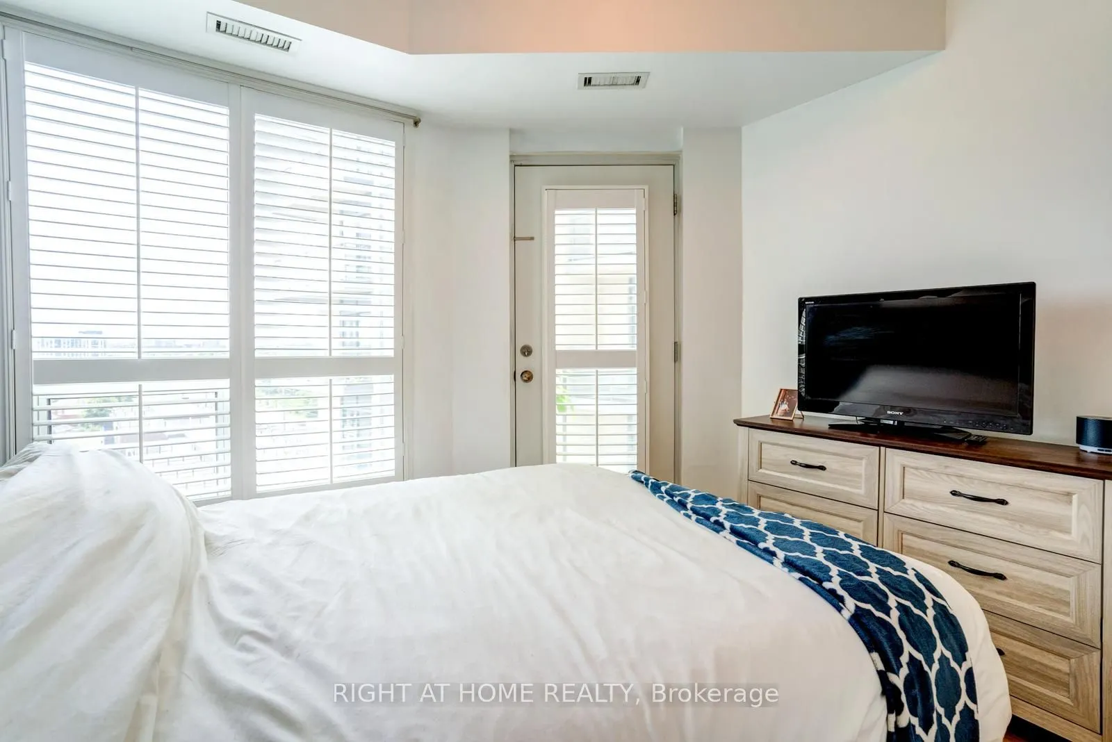 7730 Kipling Avenue, #810