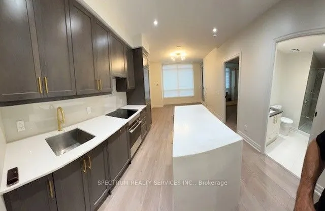9085 Jane Street, #606
