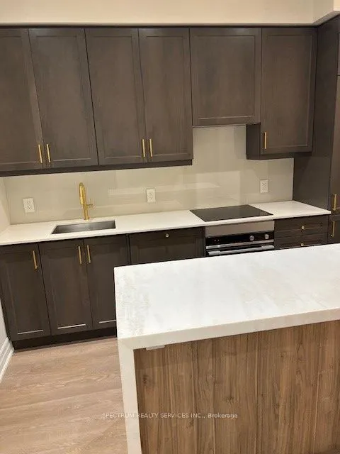 9085 Jane Street, #606