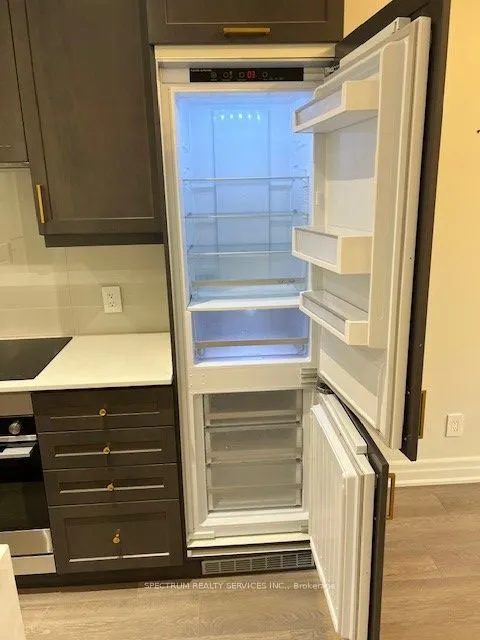 9085 Jane Street, #606