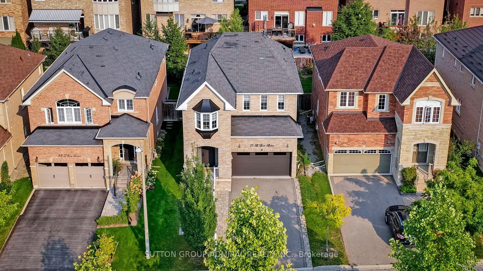 25 D'eva Drive