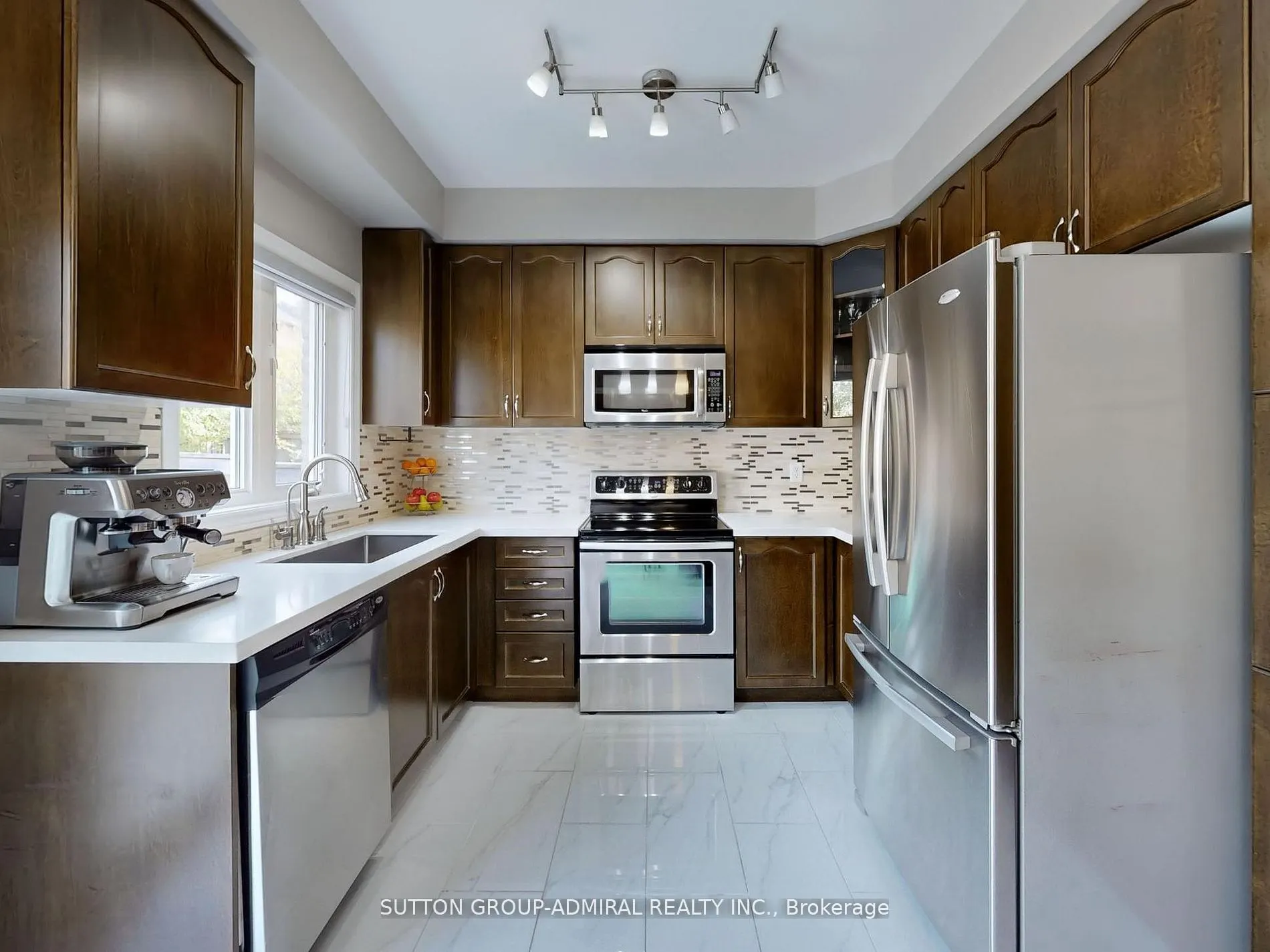 25 D'eva Drive