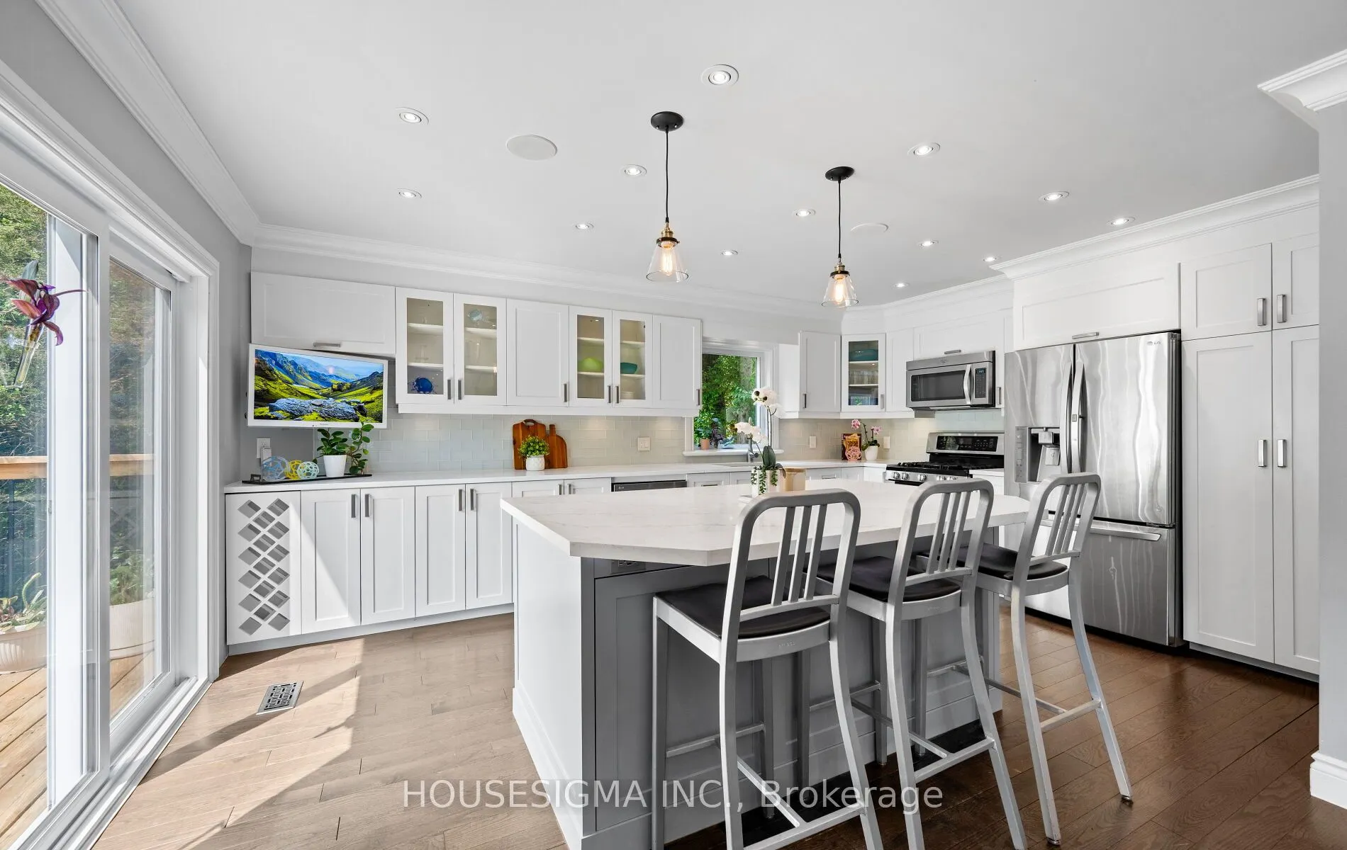 6053 Hillsdale Drive