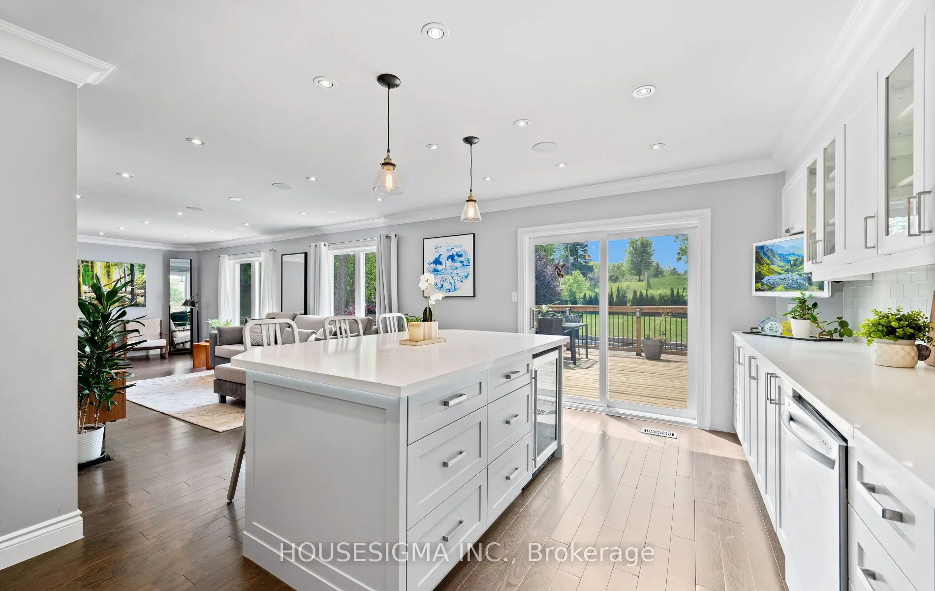 6053 Hillsdale Drive