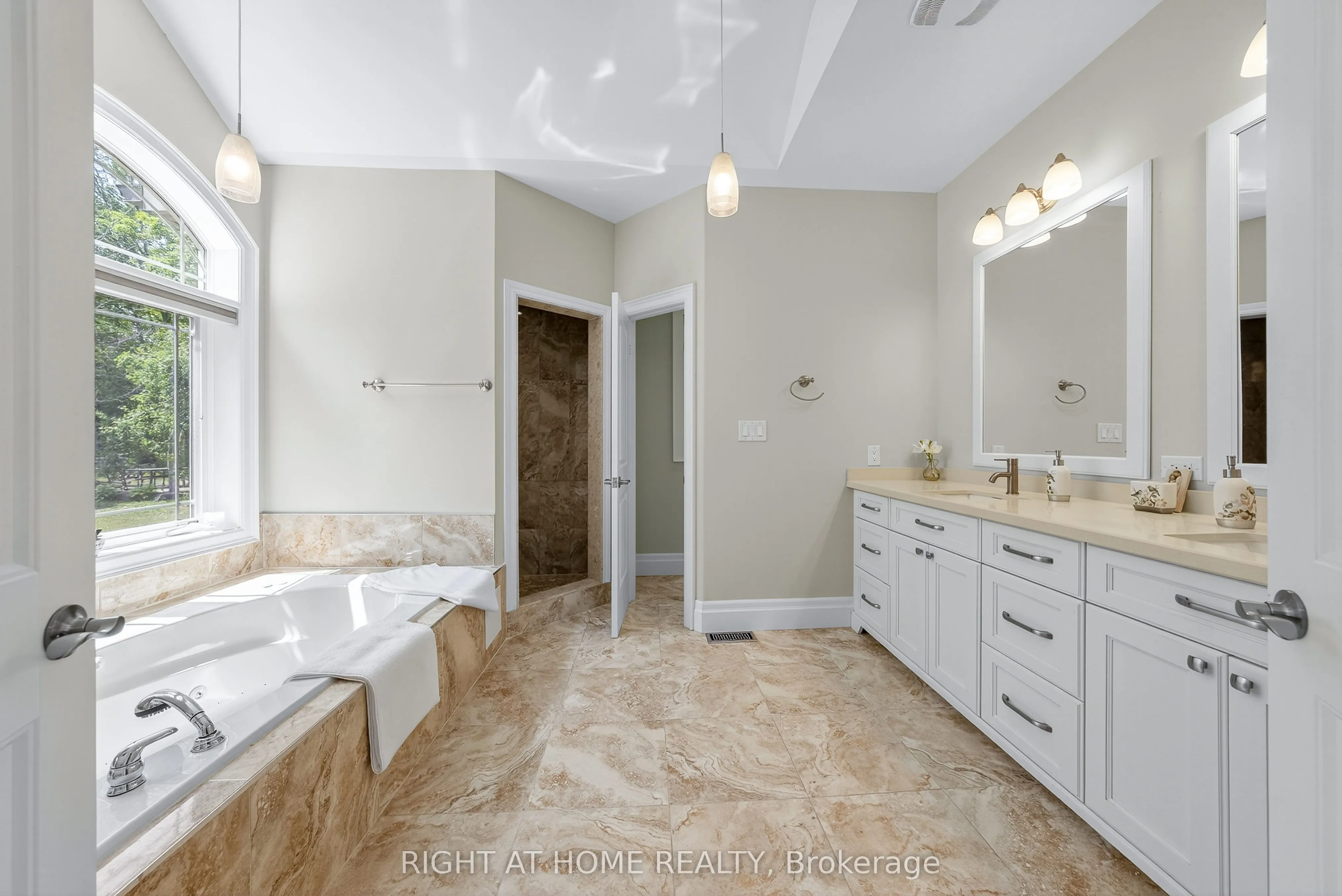 3500 Crescent Harbour Road