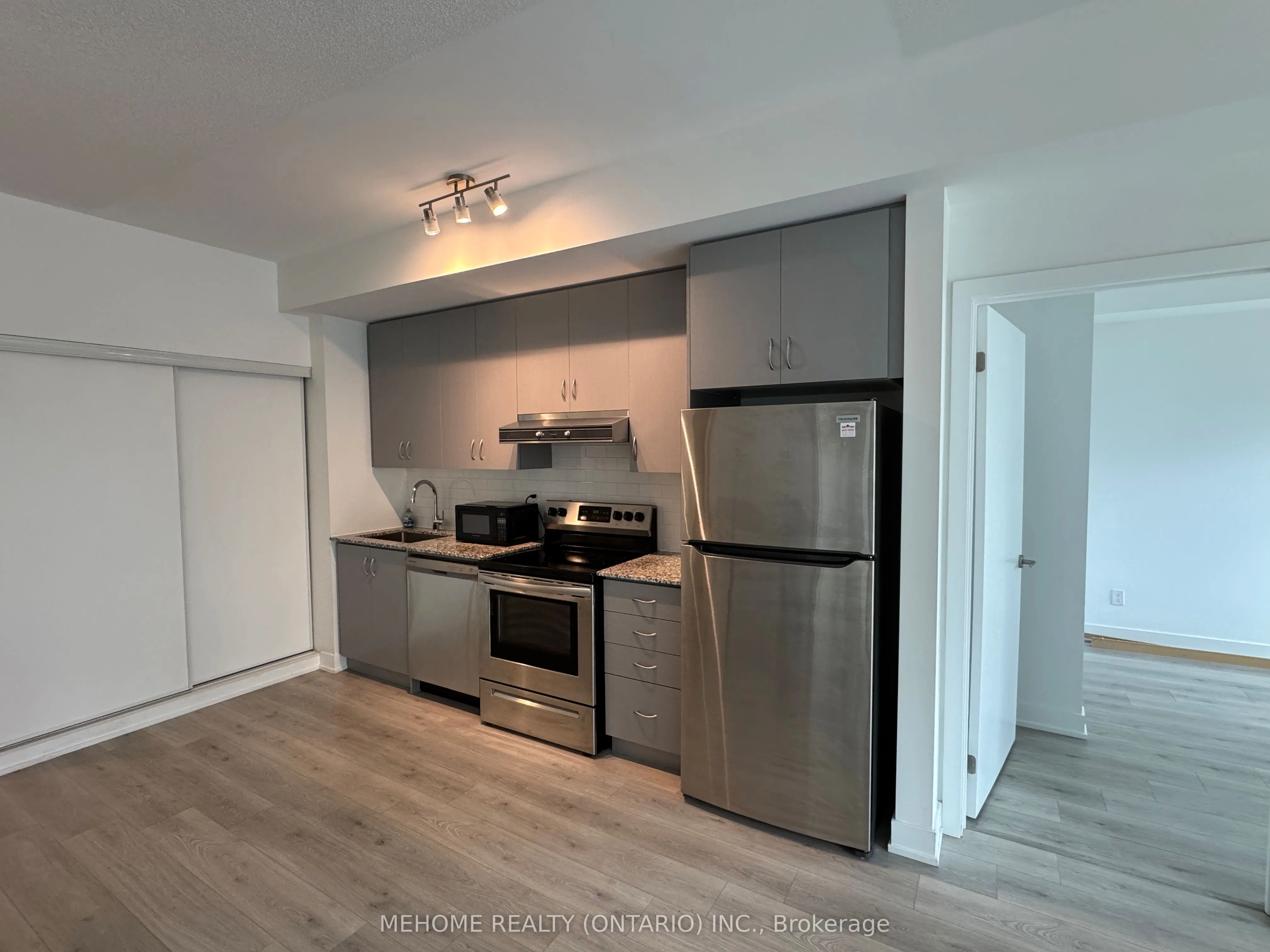 1709 Bur Oak Avenue, #207