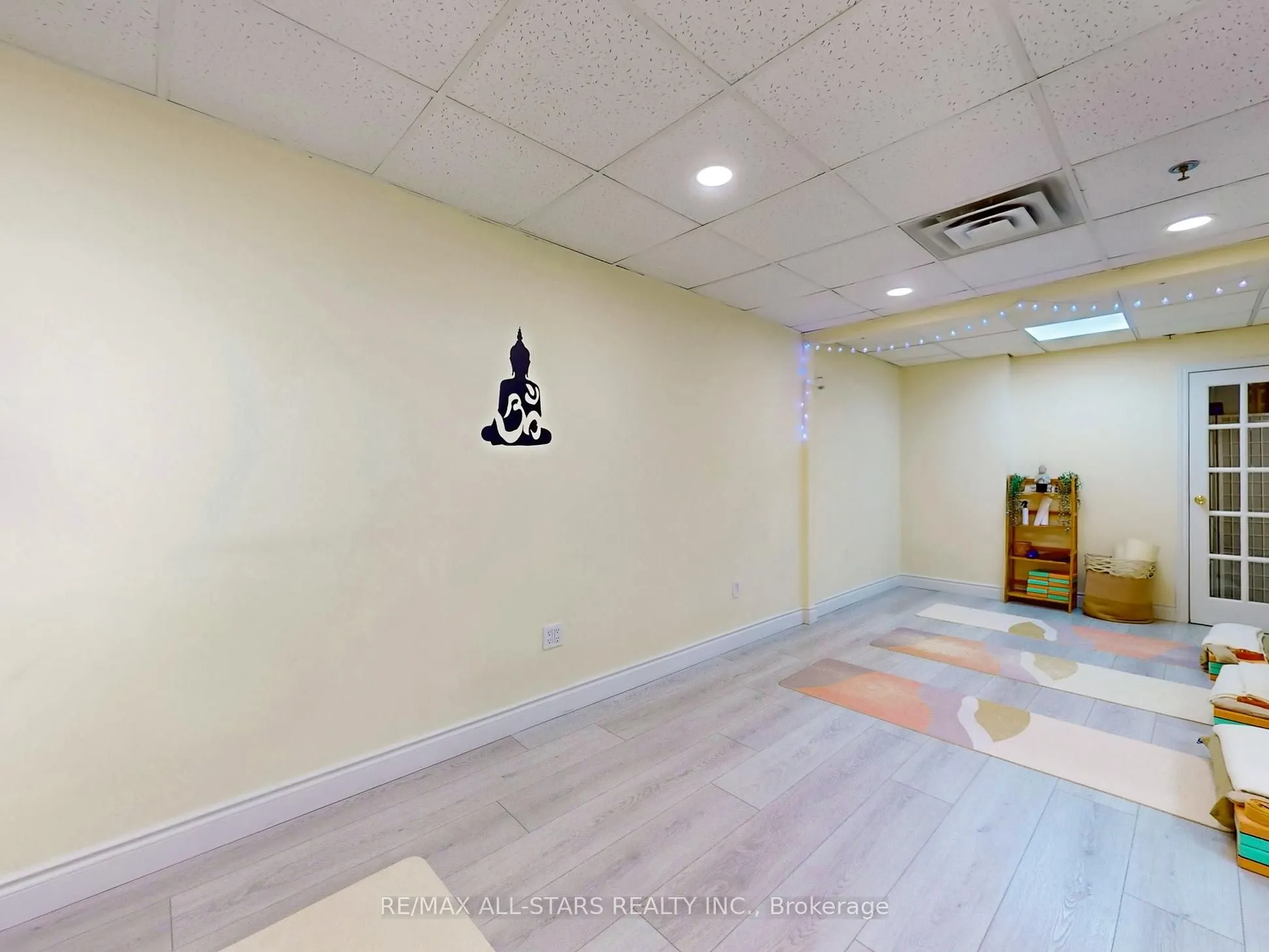 38 Wellington Street E, #3B