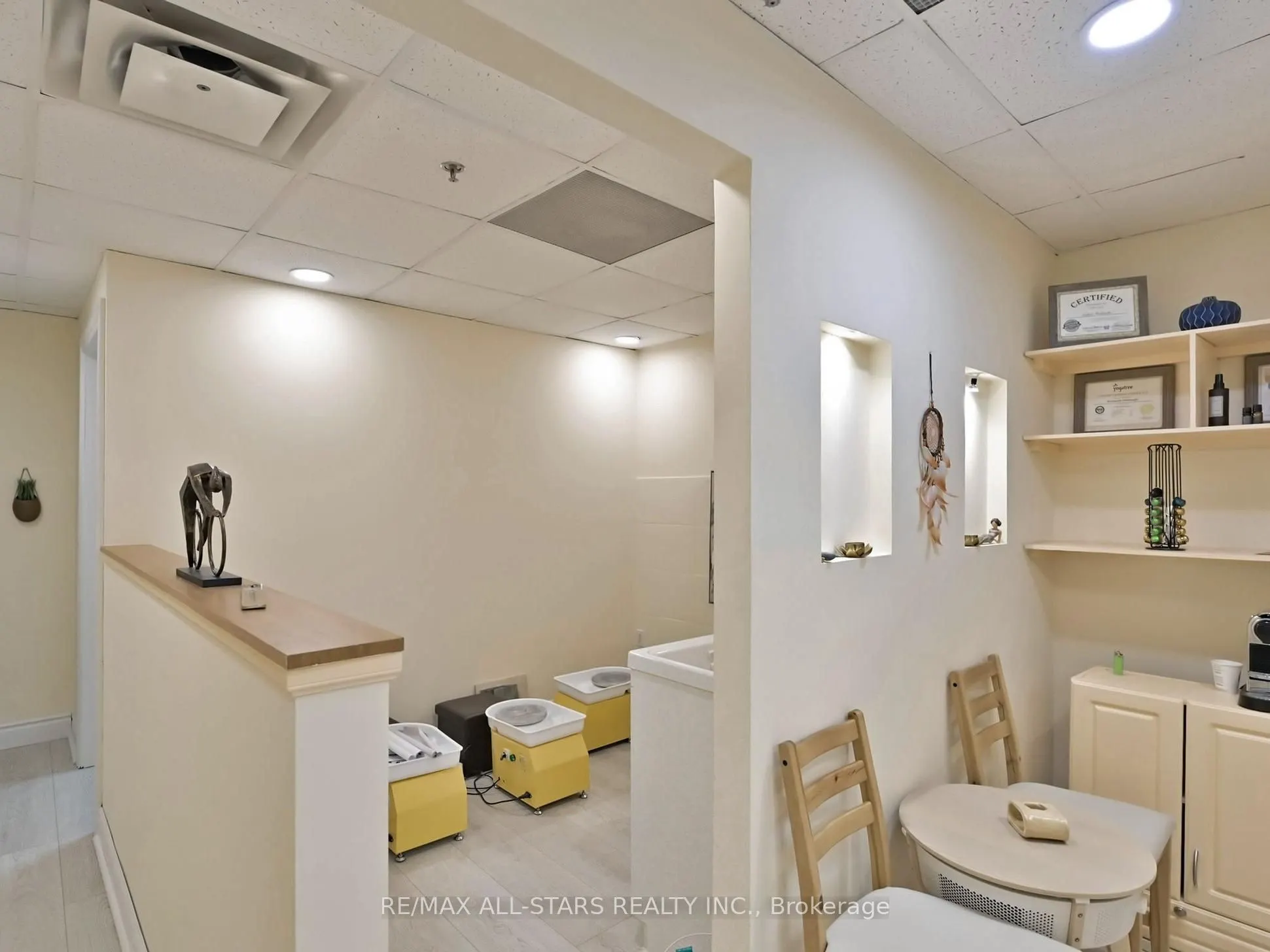 38 Wellington Street E, #3B