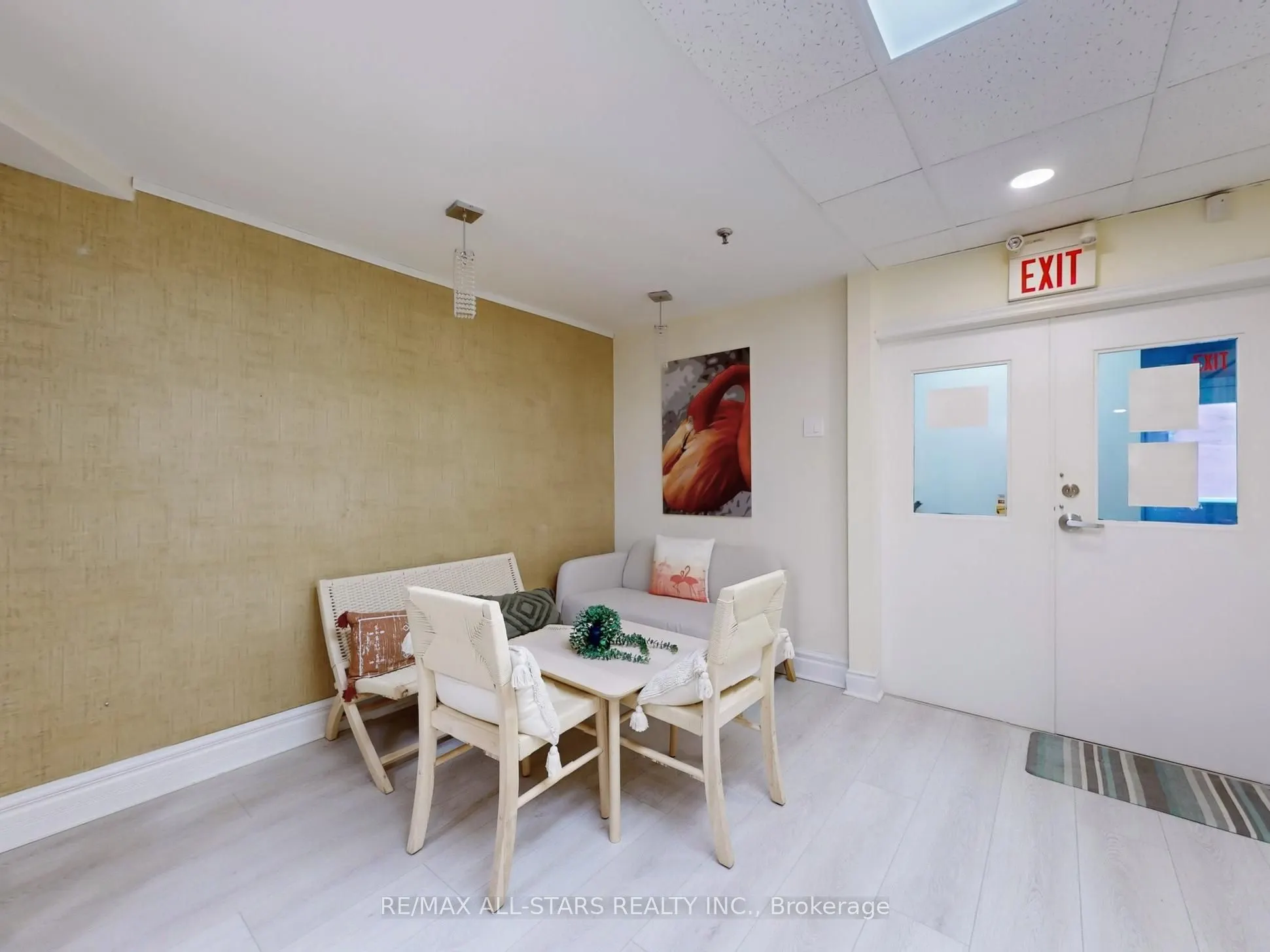 38 Wellington Street E, #3B