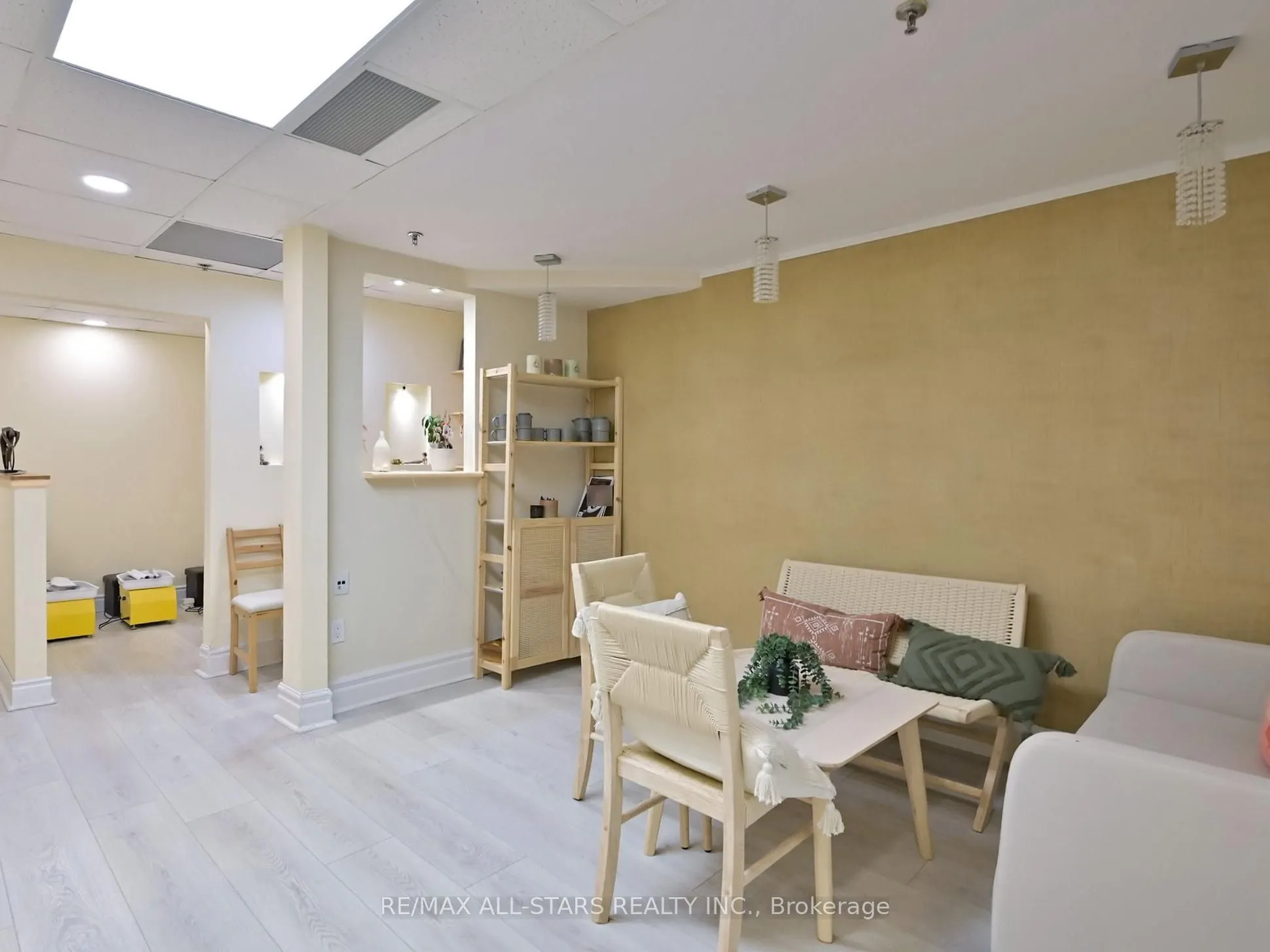 38 Wellington Street E, #3B