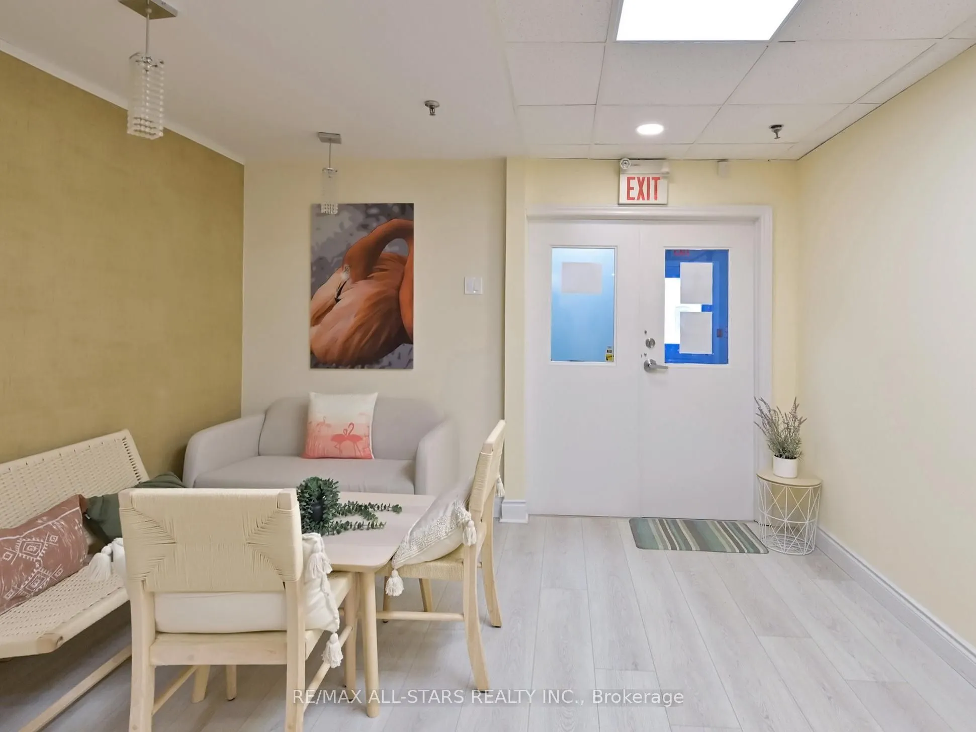 38 Wellington Street E, #3B