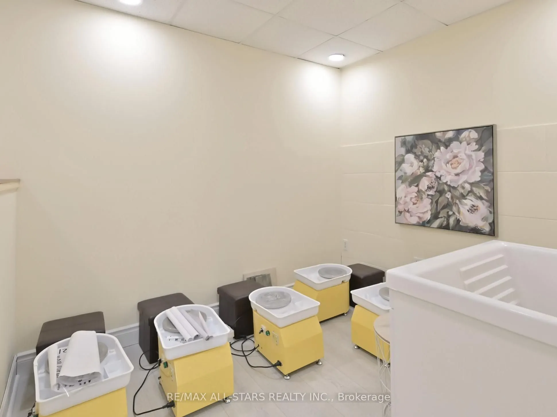 38 Wellington Street E, #3B