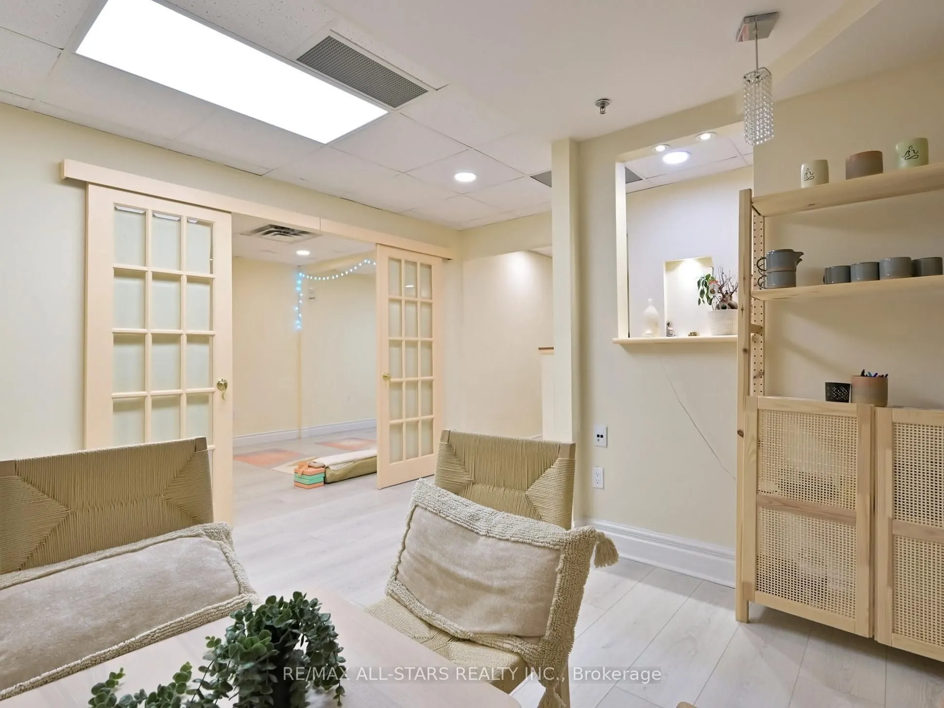 38 Wellington Street E, #3B