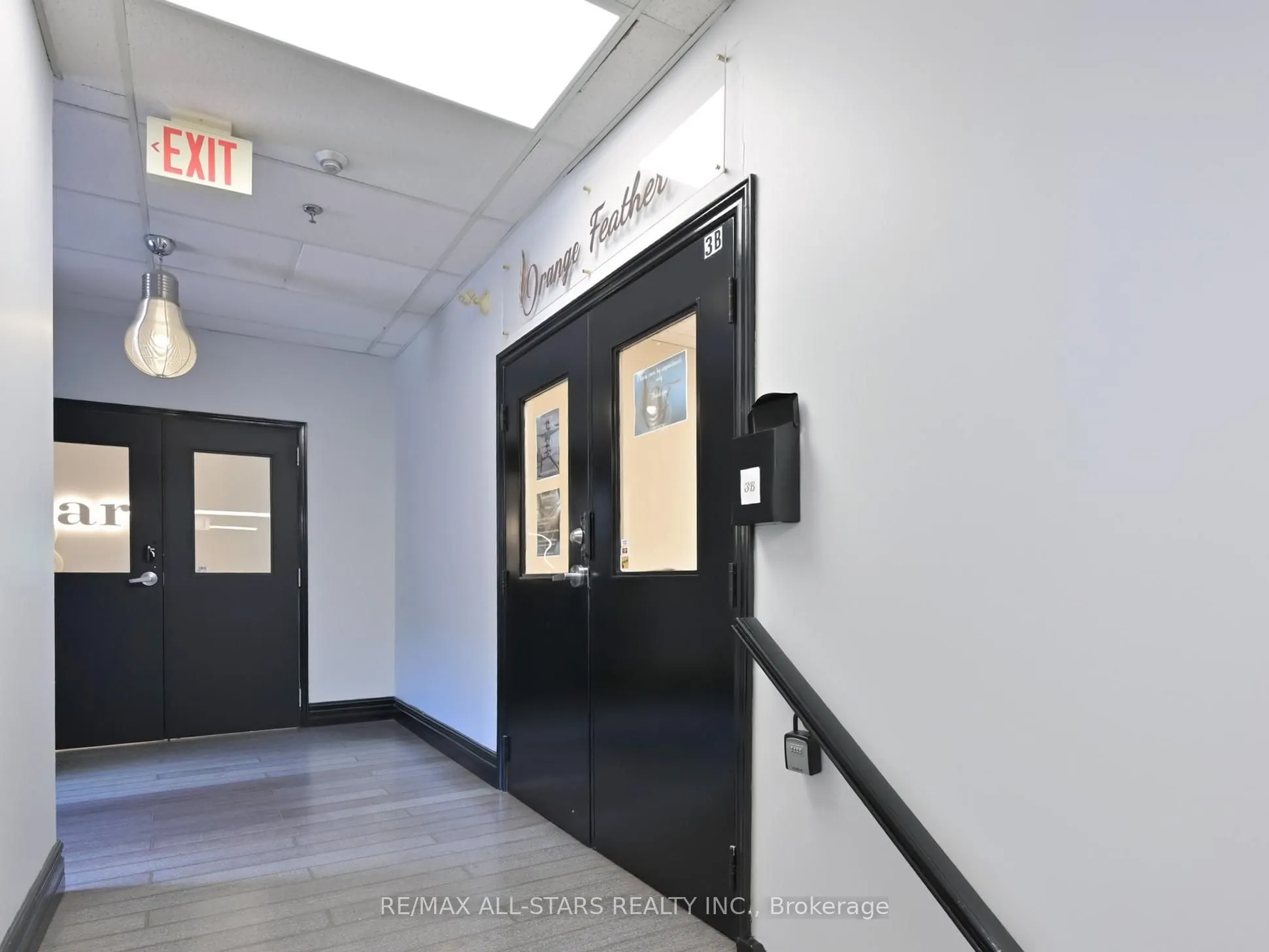 38 Wellington Street E, #3B