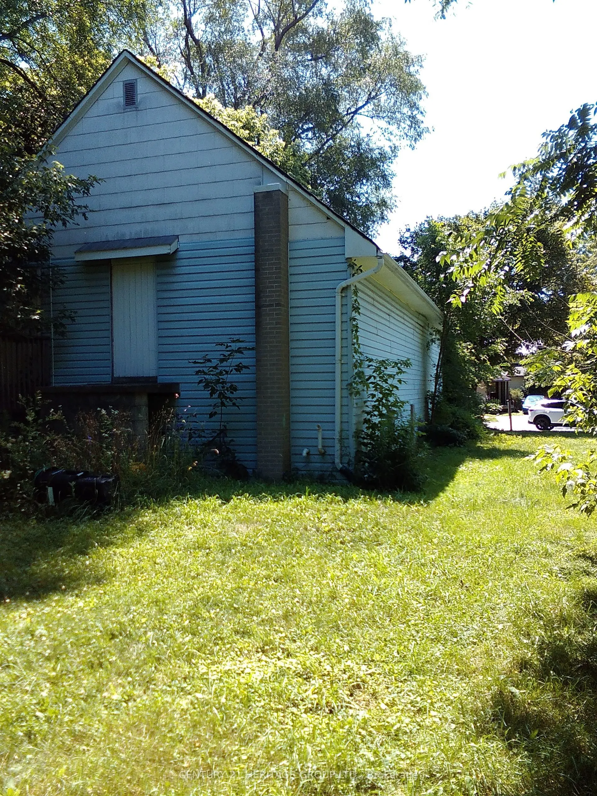 8 Richmond Street W