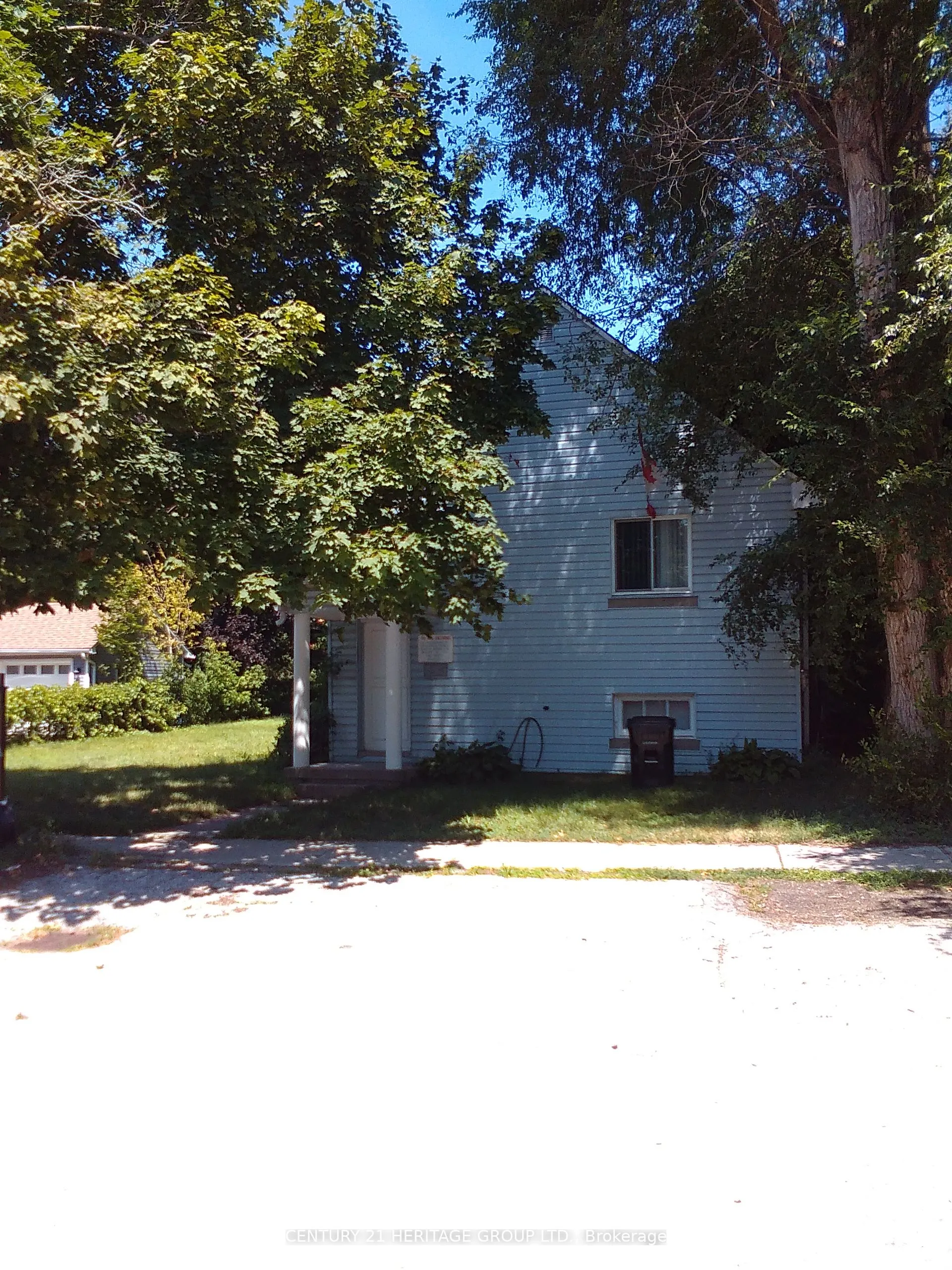 8 Richmond Street W