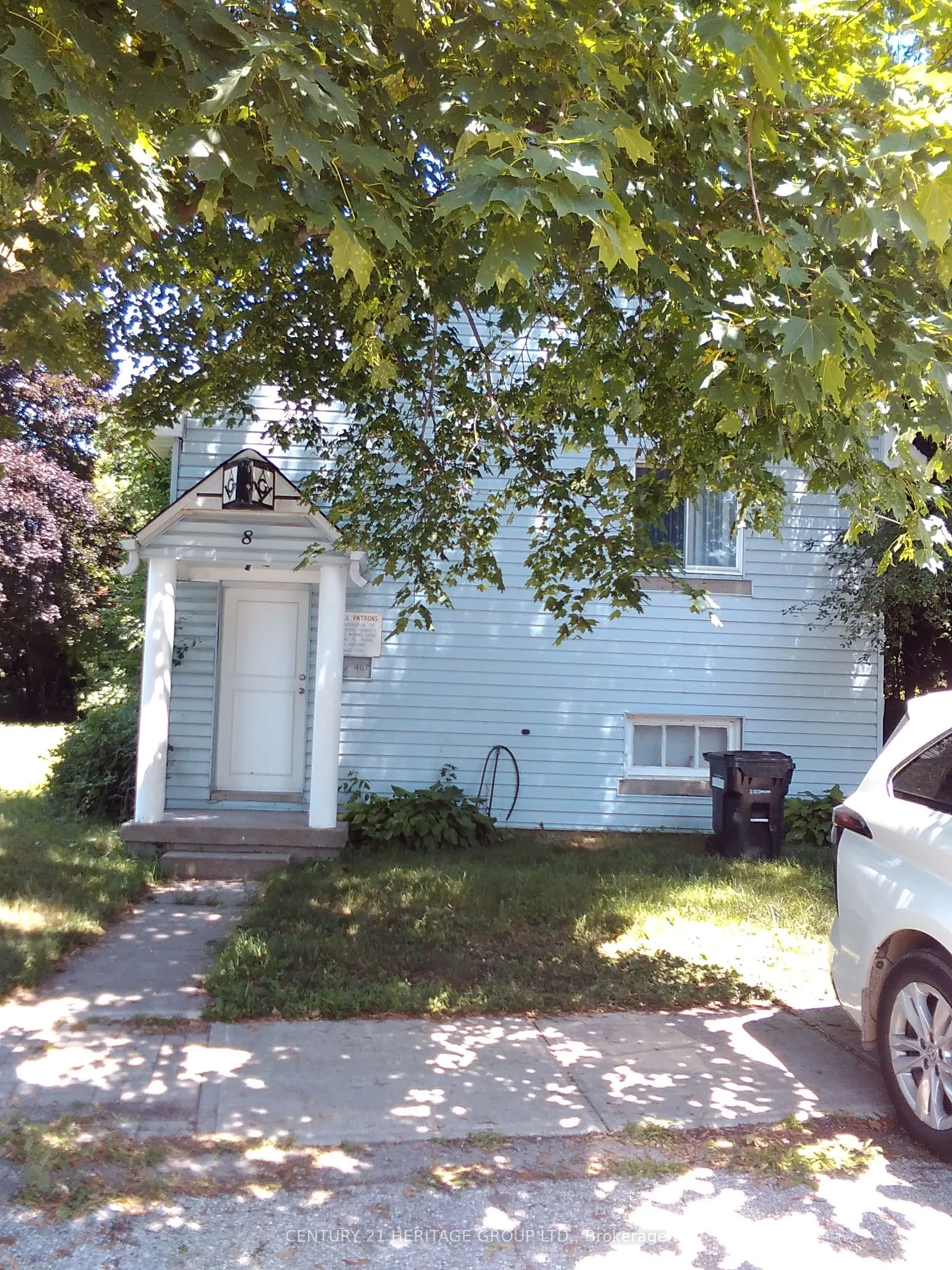 8 Richmond Street W