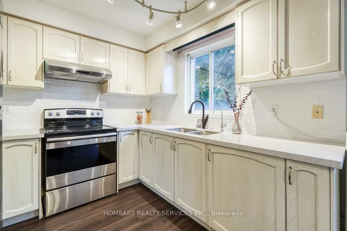 47 Breezeway Crescent