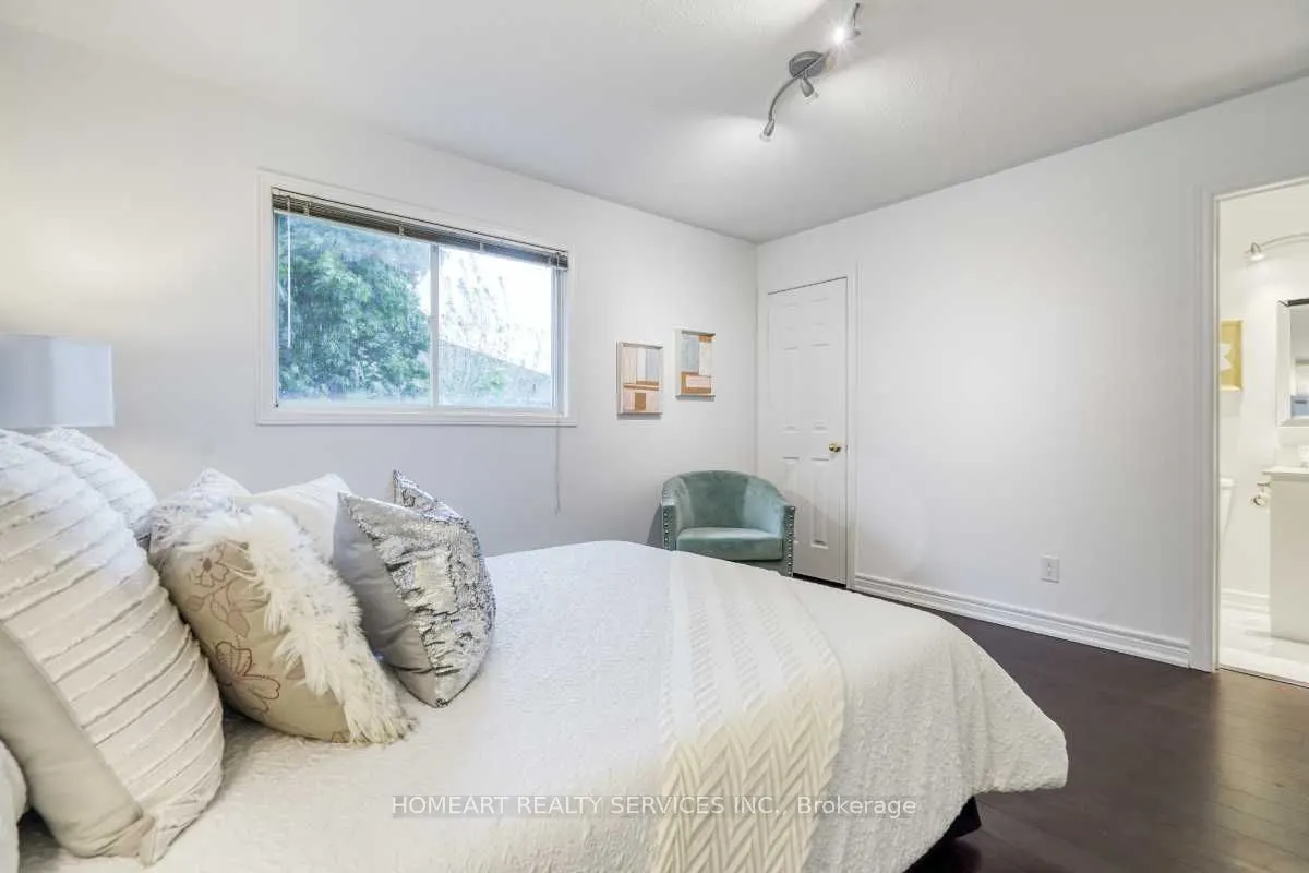 47 Breezeway Crescent