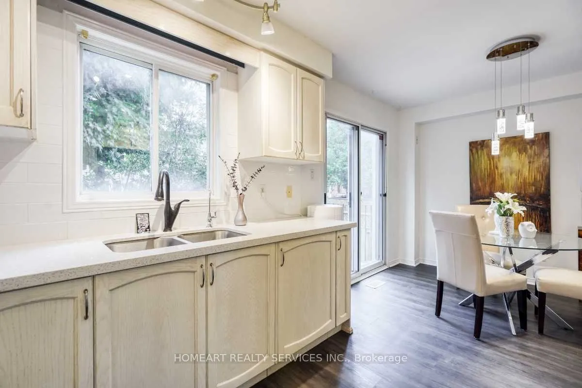 47 Breezeway Crescent