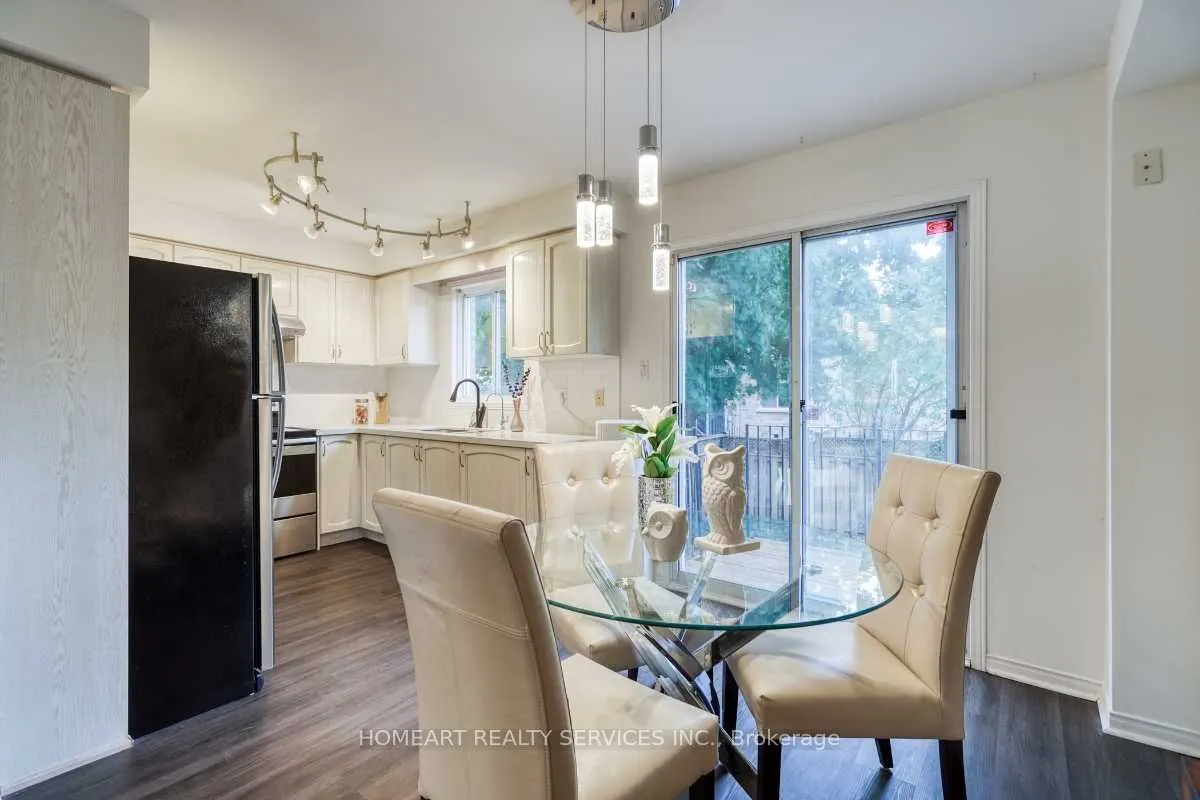 47 Breezeway Crescent