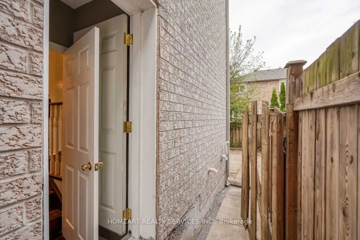 47 Breezeway Crescent