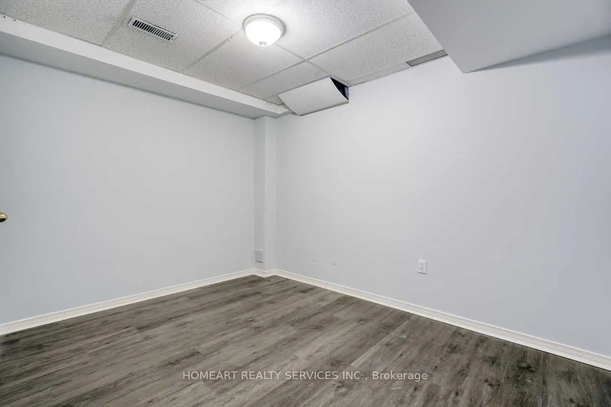 47 Breezeway Crescent