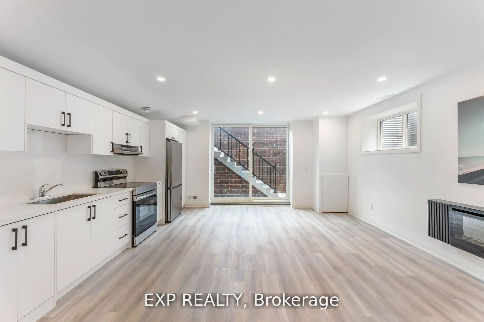271 Main Street N