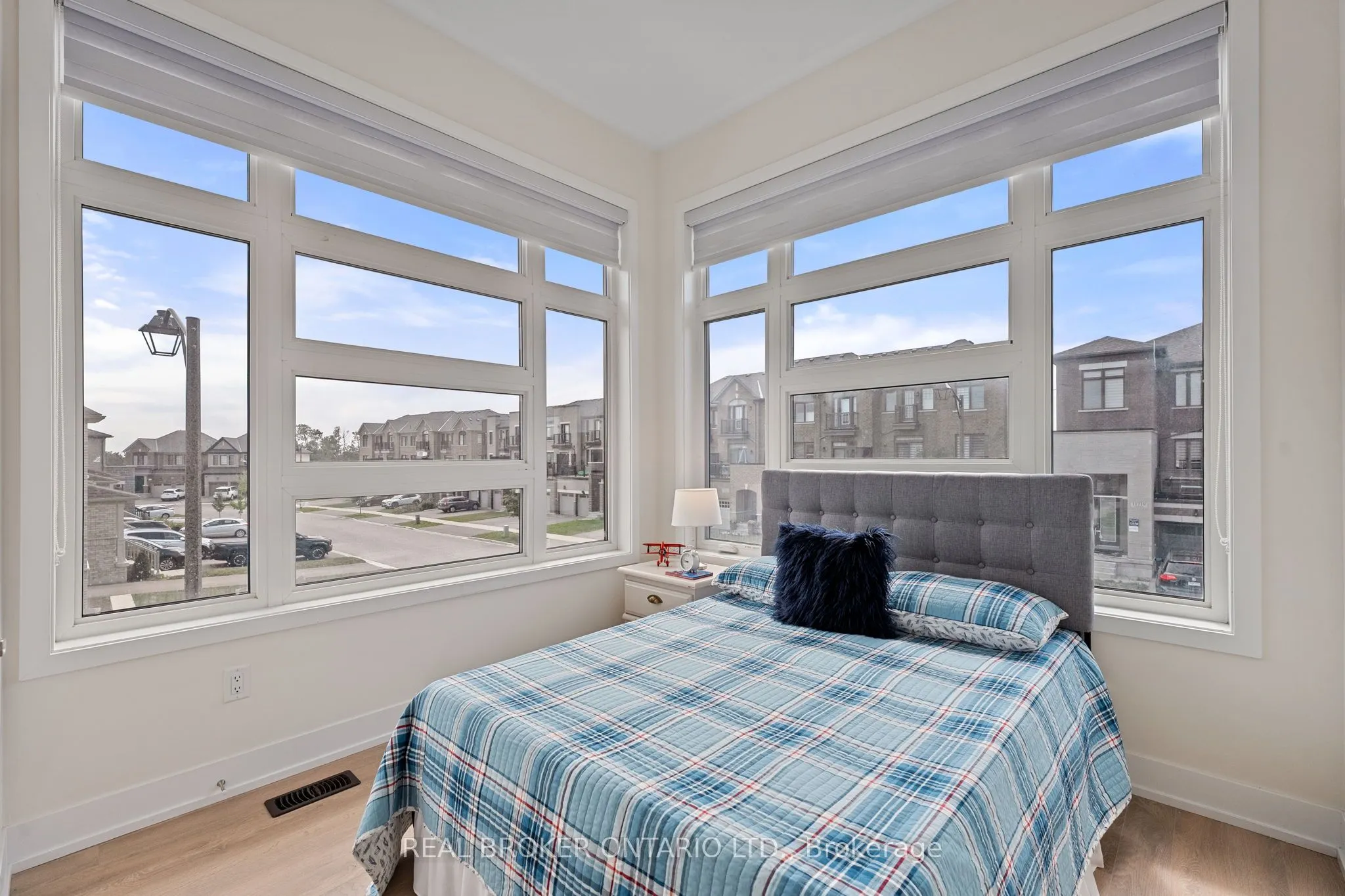 21 Boundary Boulevard