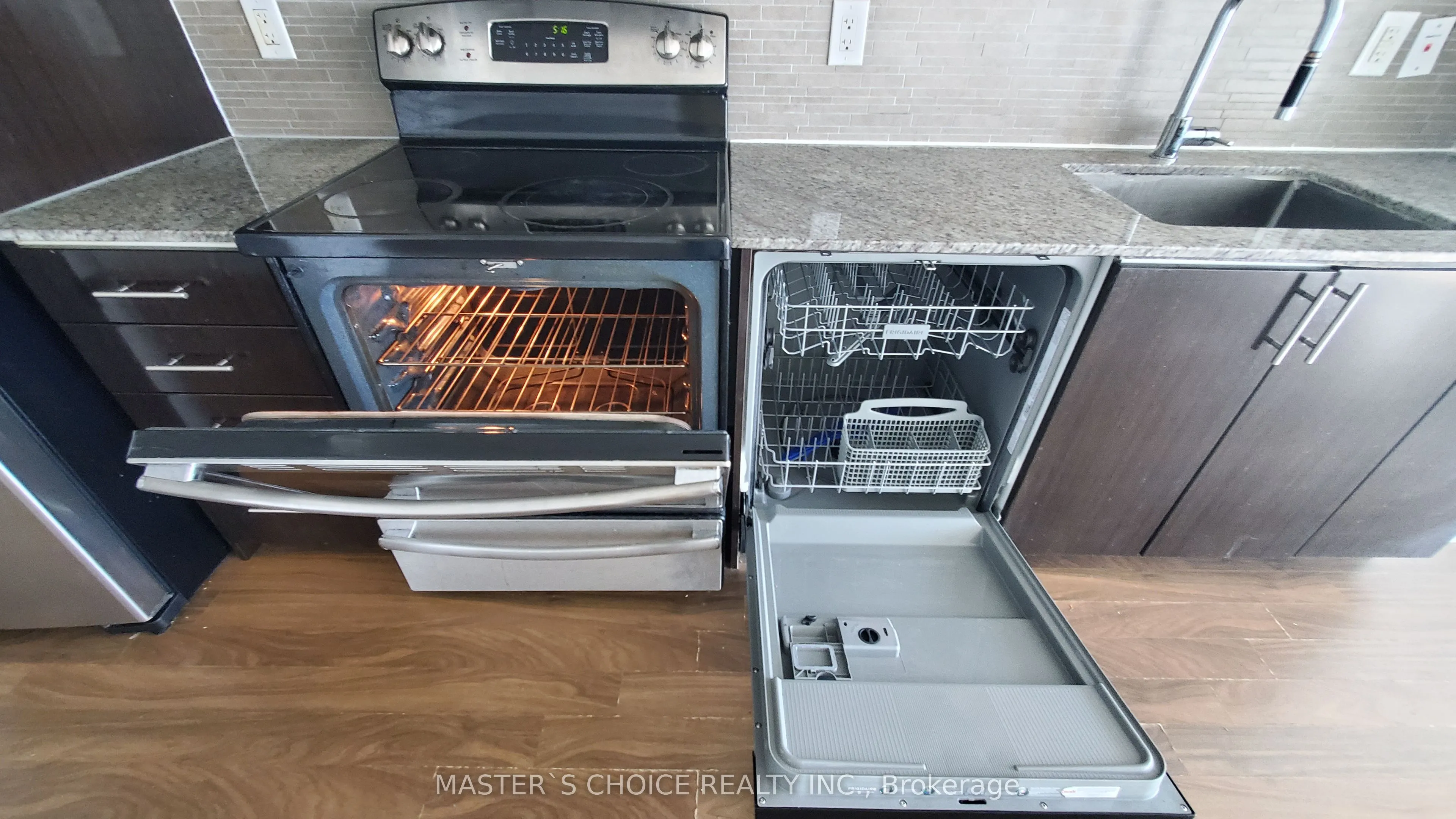 7161 Yonge Street, #2622
