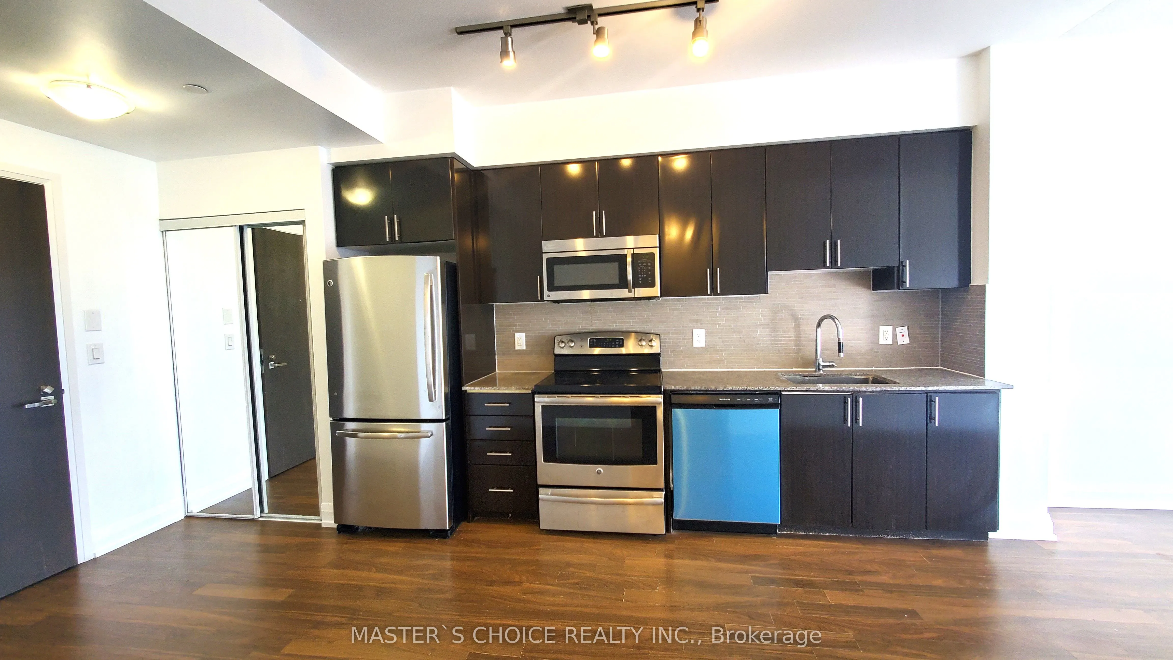 7161 Yonge Street, #2622