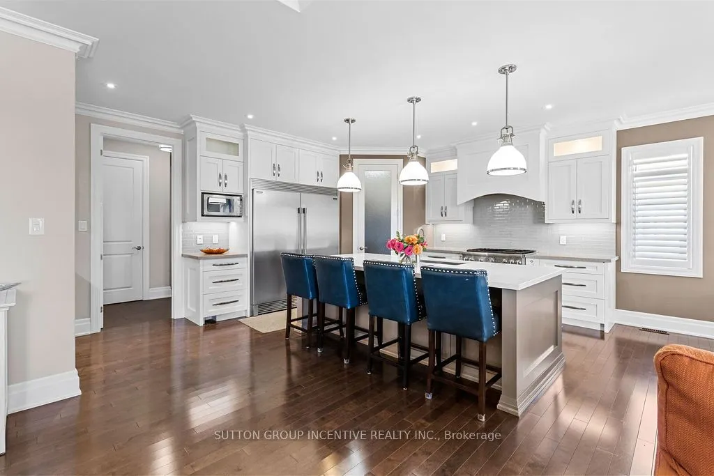 327 Sunnybrae Avenue