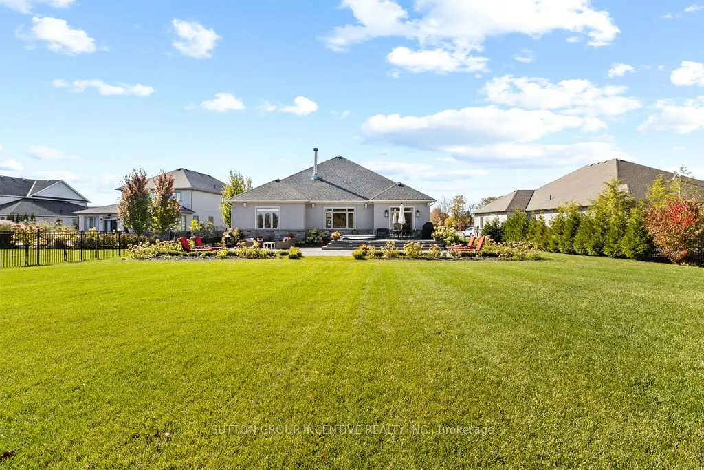 327 Sunnybrae Avenue