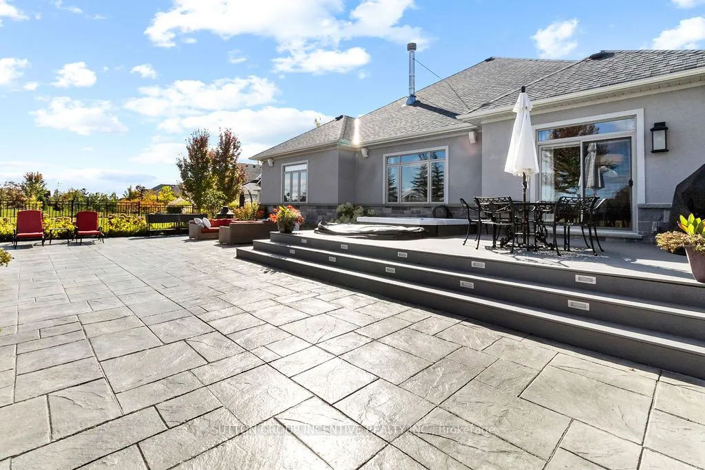 327 Sunnybrae Avenue