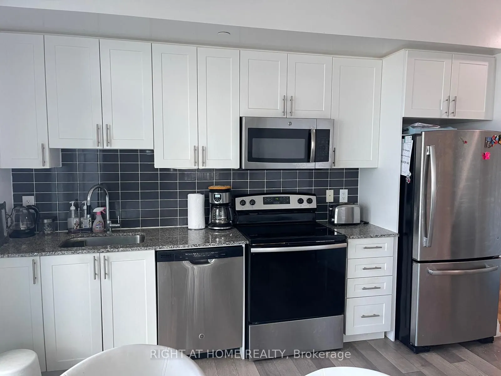 7165 Yonge Street, #533