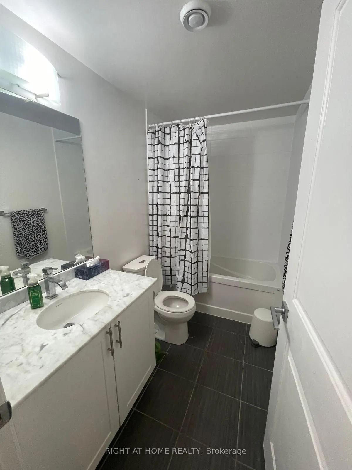 7165 Yonge Street, #533