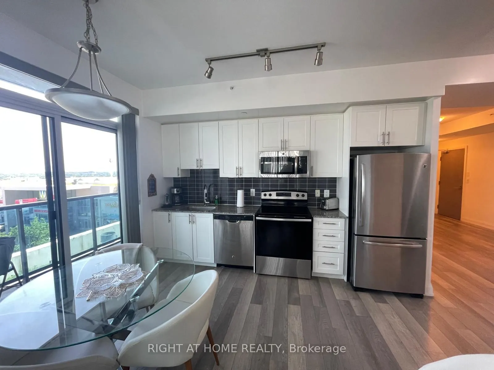 7165 Yonge Street, #533