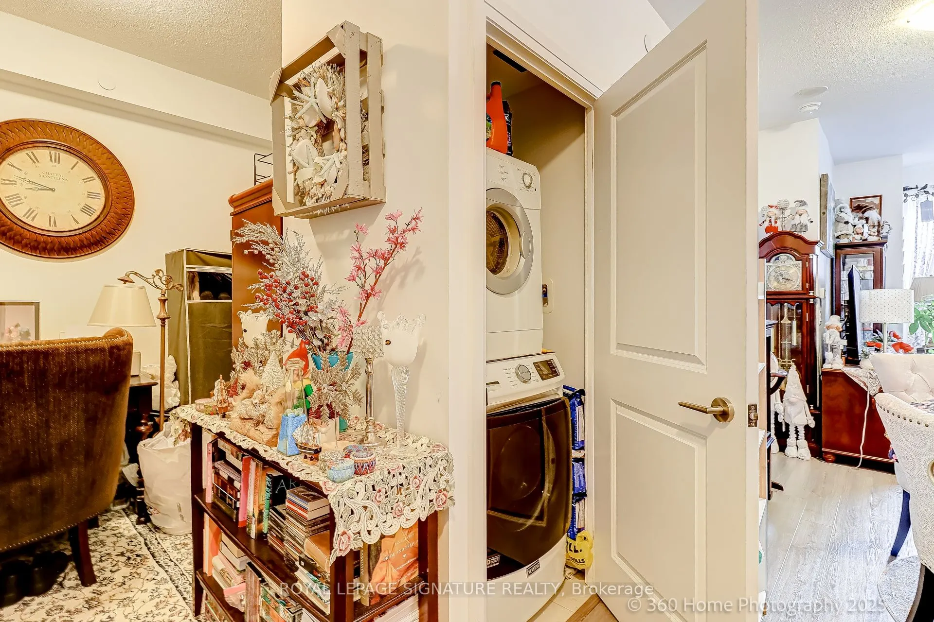 7890 Bathurst Street, #212