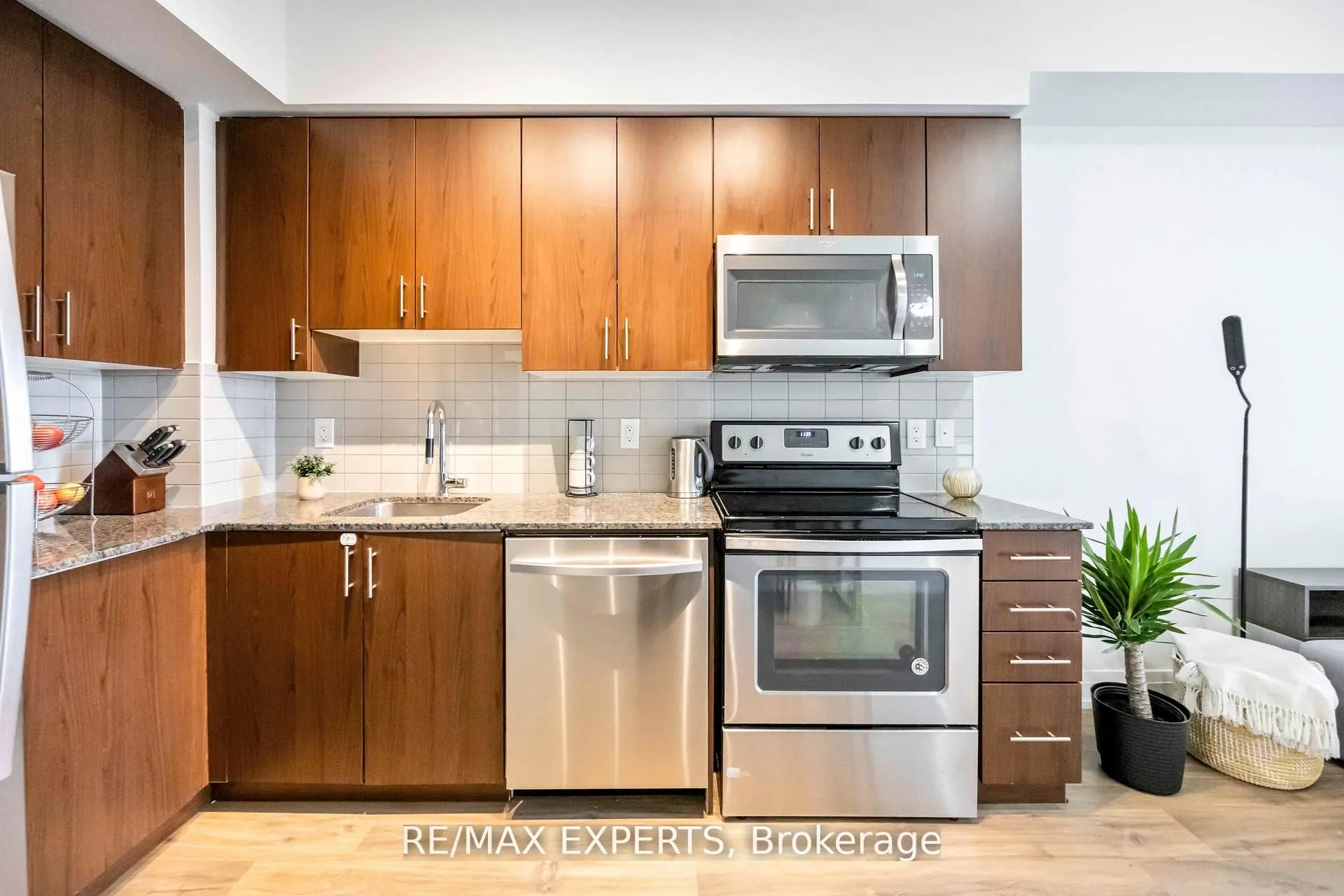 3700 Highway 7, #801