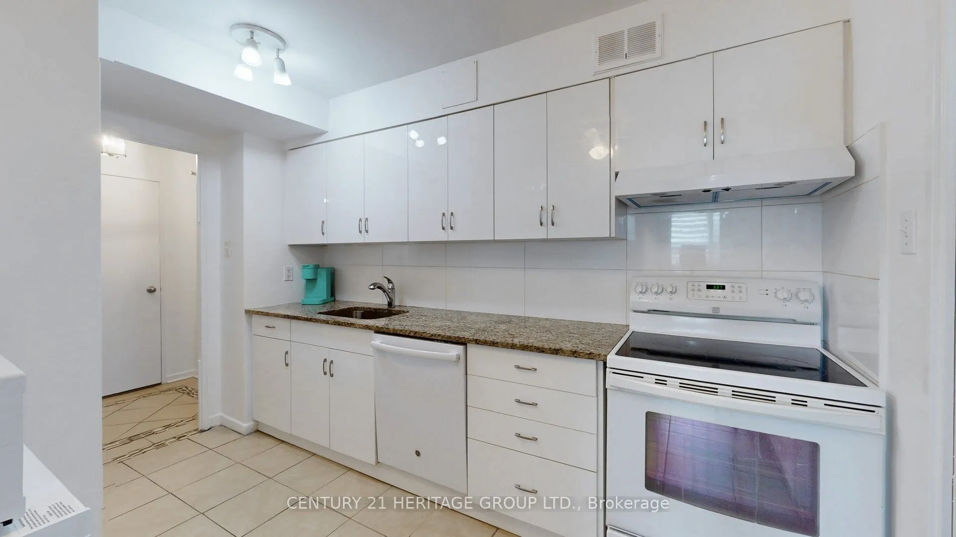 1 Royal Orchard Boulevard, #403