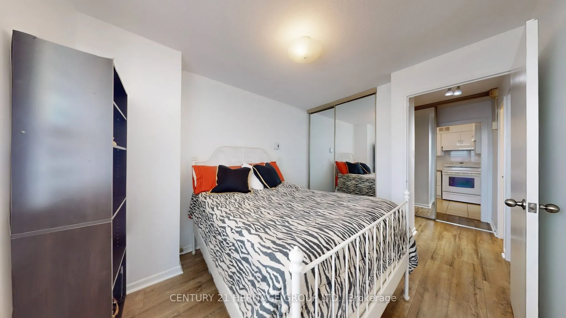1 Royal Orchard Boulevard, #403